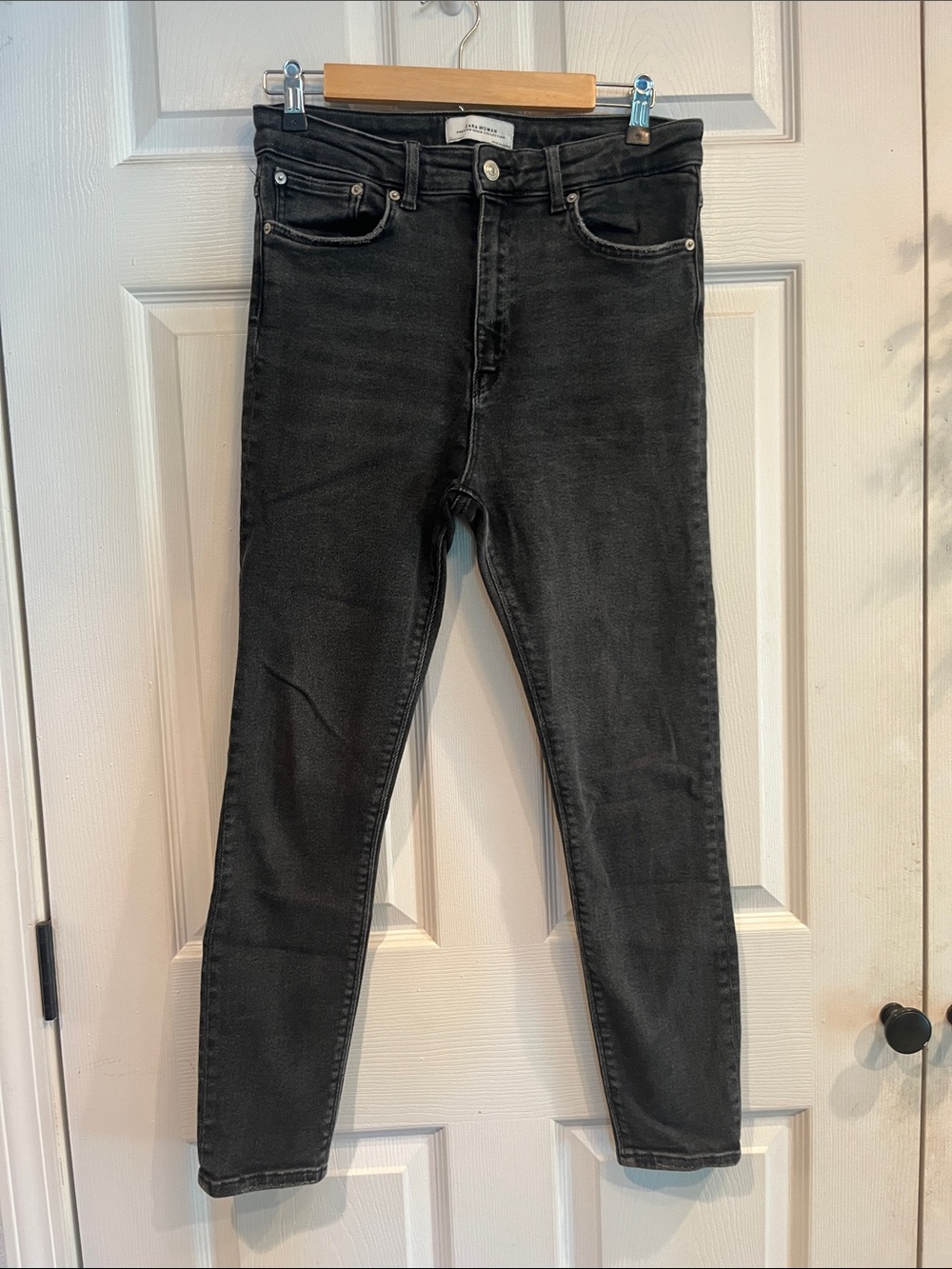 Zara Women's Skinny Jeans in Washed Black